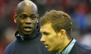 Манчини се кара на Балотели заради цигари