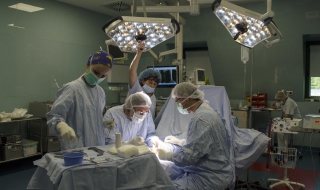 Старозагорски ортопеди поставиха силиконова става на пръст