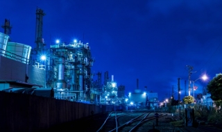 В Япония гори петролна рафинерия