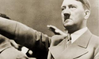 Направиха маратонки, които приличат на... Хитлер (СНИМКИ)