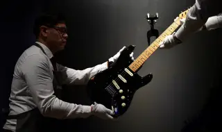 Китарата на Дейвид Гилмор от Pink Floyd бе продадена за рекордните 14,6 милиона долара