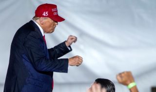 Пазят в тайна имената на съдебните заседатели по дело срещу Тръмп за изнасилване