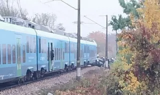 New accident after a passenger car crossed a railway line incorrectly - another one of the new Skoda electric trains is out of order