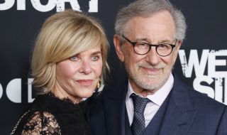 Стивън Спилбърг и съпругата му дариха 1 млн. долара за Украйна
