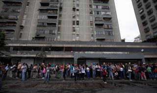 На светло! Пуснаха тока в Каракас