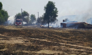 Пожарът край Брезник се разгоря отново, вертолет на ВВС ще участва в гасенето