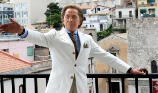 На 93 г. почина италианският моден дизайнер Валентино