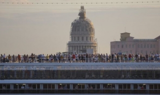 Американски круизен кораб отпътува за Куба за пръв път от десетилетия