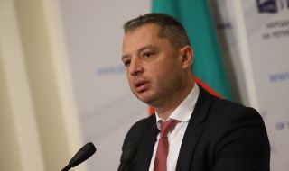 Делян Добрев поиска оставката на енергийния министър
