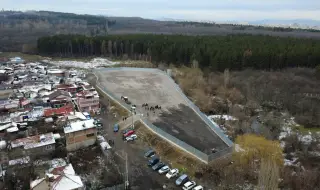 Незаконното сметище в кв. "Факултета" стана паркинг за иззети автомобили