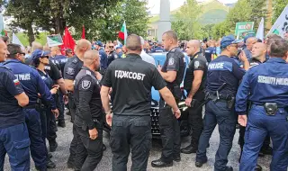 Протест пред ВМЗ-Сопот съпровожда визитата на Урсула фон дер Лайен