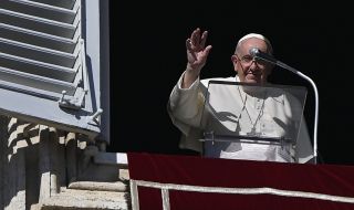 Първият папа, отишъл в Бахрейн
