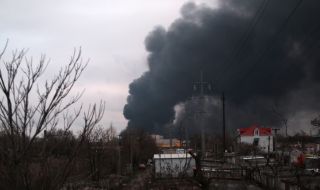 Руска ракета се заби и подпали мол в Кременчук