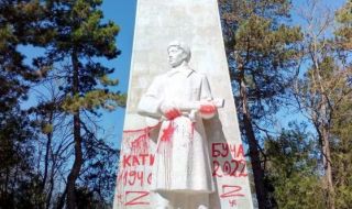 Търсят кой изрисува Паметника на Съветската армия в Добрич