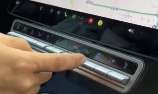Китаец добави панел от физически бутони в колата си, за да реши познат проблем (ВИДЕО)