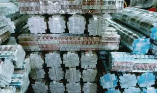 Откриха контрабандни цигари в матраци на кораб в Бургас