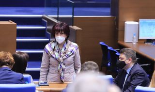 Приеха на първо четене промени, за да могат карантинираните да гласуват