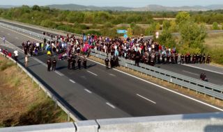 Десети ден протести на миньори и енергетици, блокадите остават