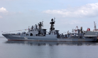 Руски военни кораби пристигнаха в Манила