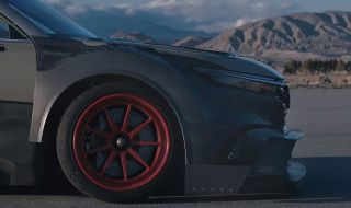 Honda показа новото CR-V с 800 „коня“ (ВИДЕО)