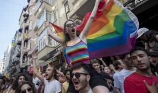 В Истанбул се „опитаха“ да проведат гей парад, стотици са арестувани
