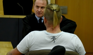 В затвора заради татуировка на „Аушвиц“