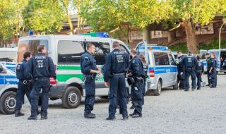 Полицията в Кьолн стреля срещу тийнейджър, размахвал нож на улицата