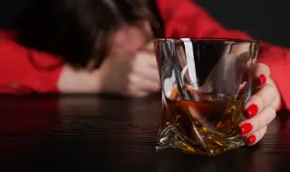 Тежки инсулти заплашват младите хора при редовна употреба на алкохол