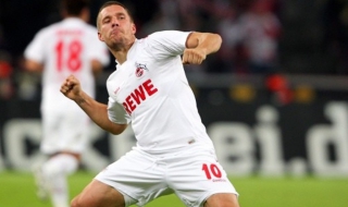 Ливърпул с оферта към Подолски