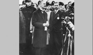 29 септември 1938 г. Мюнхенският сговор - Хитлер получава Европа