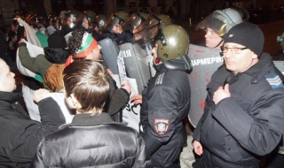 Раниха с нож лидер на протеста във Варна