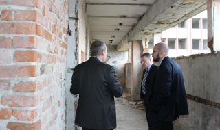 Строят затворническо общежитие в Дебелт