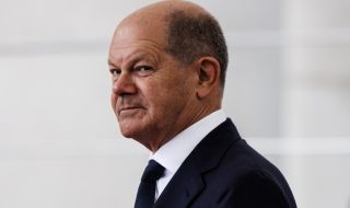 Шолц с важно обещание относно доставките на оръжие на Киев