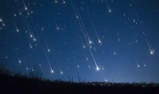 До 100 падащи звезди на час ще се наблюдават в пика на метеорния поток Персеиди 