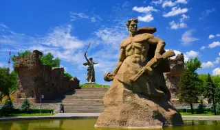 В Русия задържаха 23-годишна за обида на паметник, свързан с Втората световна война