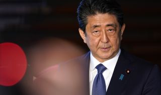 Японското правителство потвърди, че премиерът е прострелян, САЩ са шокирани