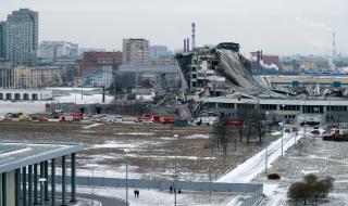 Падна покривът на спортен комплекс в Русия