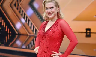 Известна певица забременя на 46 г.