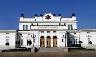 Черноморският флот разбуни парламента