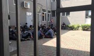 Разпитаха задържаните мигранти в Лясковец
