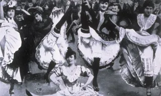 Мулен Руж отваря врати в Париж на 6 октомври 1889 г.
