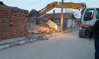 Ромите от Войводиново обжалват в съда бутането на незаконните им къщи