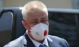 Проф. Балтов: Все повече медици искат да се ваксинират