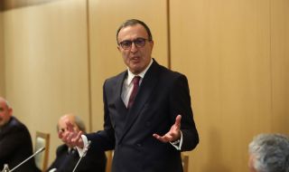 Стоянов: Всички обичаме Русия, но трябва да се вземат политически решения
