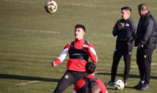 ЦСКА и Локомотив Пловдив водят преговори за футболист