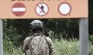 Латвия укрепва границата си с Русия