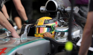 Хамилтън на върха в Бахрейн