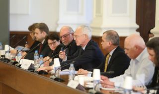 Тристранката заседава извънредно в края на годината