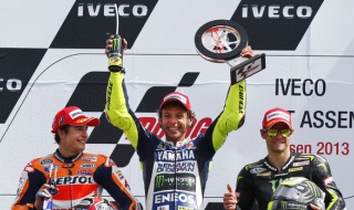 Валентино Роси остава на пистата и след 2016-та