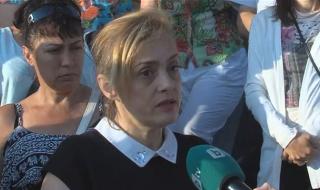 Протест в защита на директорката, отказала да приеме ромски деца